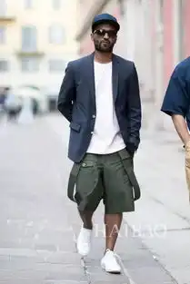 街拍第一位大叔,你穿得有一点骚气