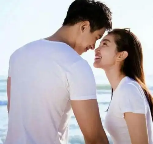 李冰冰深夜与陌生男子聚会,不畏男友吃醋全程热聊,当众剔牙憨态十足