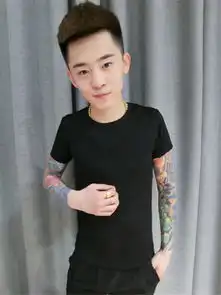 为何八成初中生喜欢装社会人班主任说出这4点原因,真实