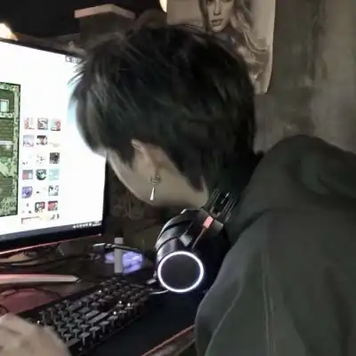 ins酷帅男生头像不知不觉已经变成了故事中的大人们