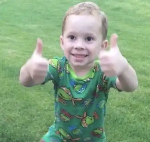 上海路人一起喊警察没打人,我们看见了