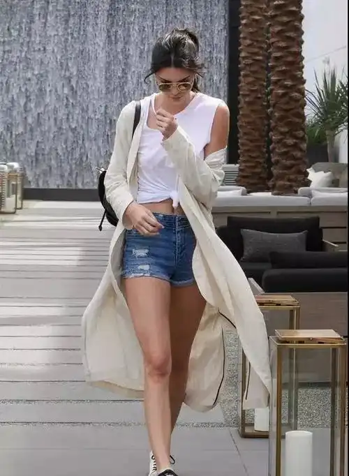 听说最美皇后秦岚要c位出道啦但是我更pick她的阳光少女系穿搭