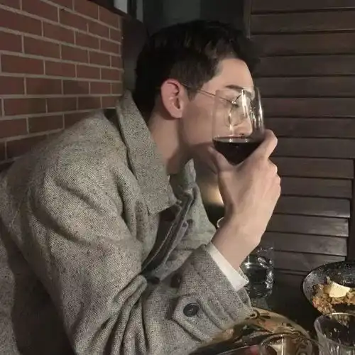 头像没有突如其来的冷淡起初就没那么喜欢你