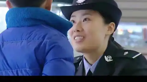 狙击小伙买好礼物送给警花,怎料半路被地痞杀害