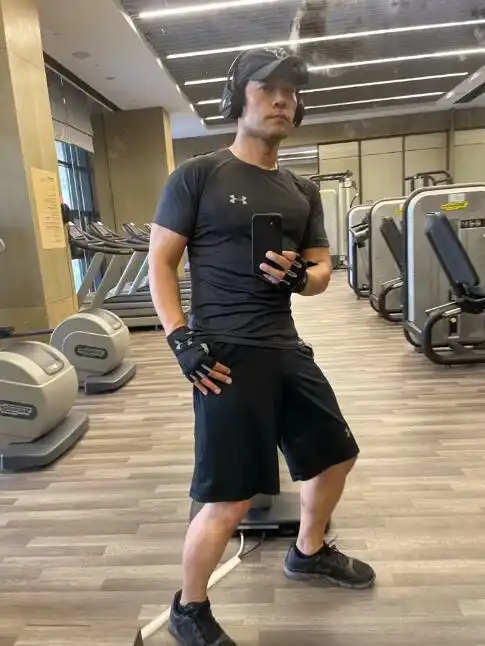 本是快领退休金的大叔年龄,身材却如20岁少年,这些自律男星绝了