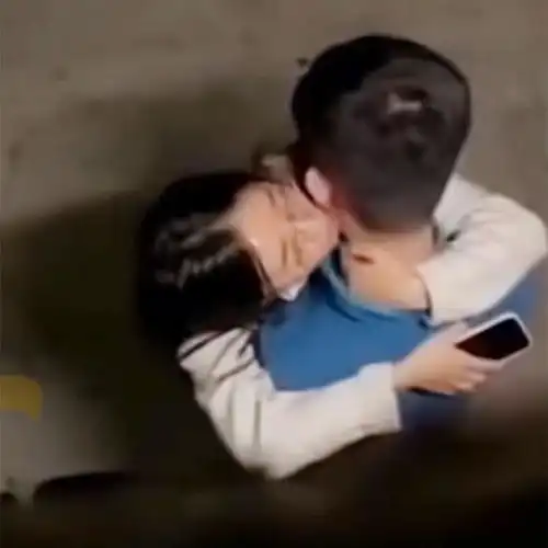 上海美女教师出轨16岁学生后续疑似激吻画面曝光,抱着学生狂啃
