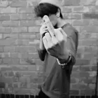 他不爱我何必自欺欺人图片微信头像图片大全