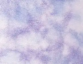 求背景是淡紫色的qq皮肤和头像,头像里有一个洁字