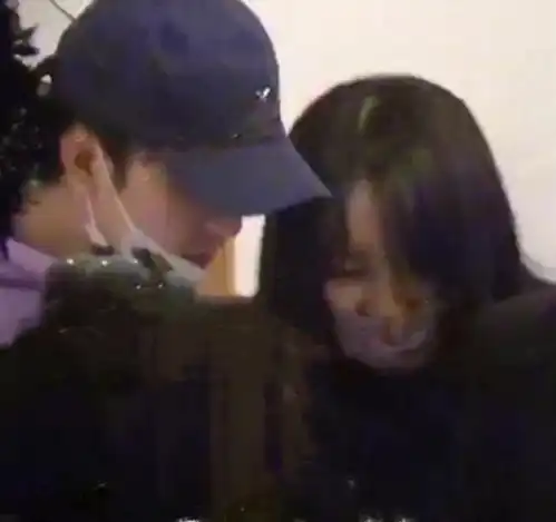 秦牛正威热恋中,和新男友同吸一支烟,正脸曝光和吴亦凡差太远