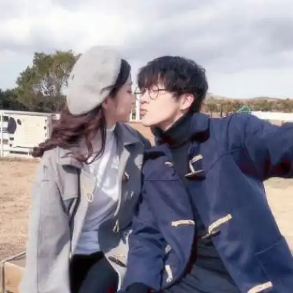 情侣头像清纯一男一女,我们有着太多的模切