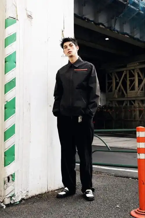 黑白色真的太好用了春夏这样穿就很好看