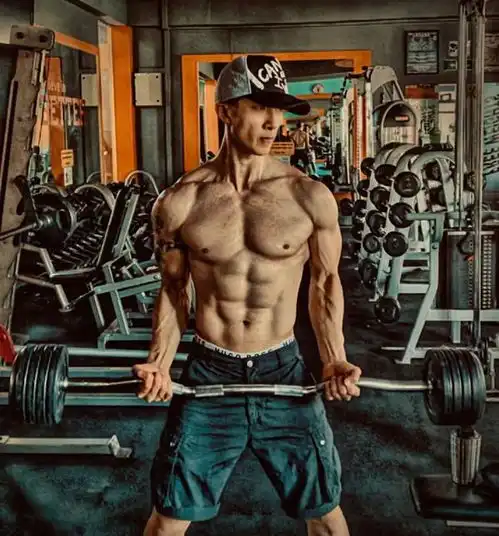 吴尊与同学合影像差一辈,黄晓明运动瘦身去油,中年男明星回春了