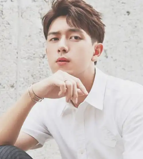 不喜欢当鲜肉和偶像,这位90后宝藏男孩李现,私下有梗又逗趣