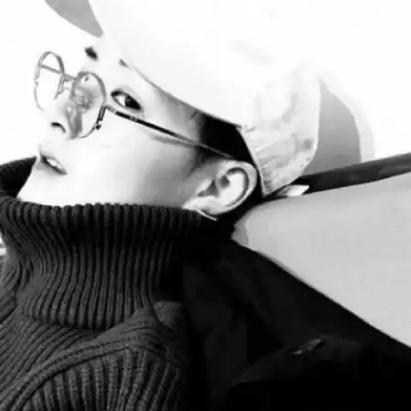 又酷又拽的男生黑白头像,阻挡不住的摇曳青春