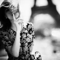 看到就让人心如刀绞的伤感黑白头像