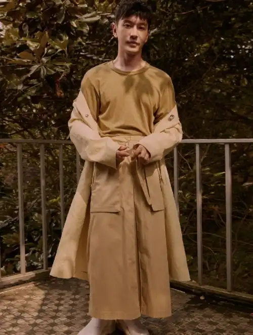 黄晓明42岁的写真好真时尚,身材管理太到位,男人味十足