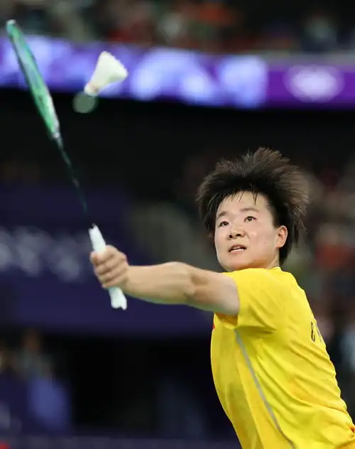 巴黎奥运会丨羽毛球综合梁伟铿王昶男双摘银何冰娇晋级女单决赛