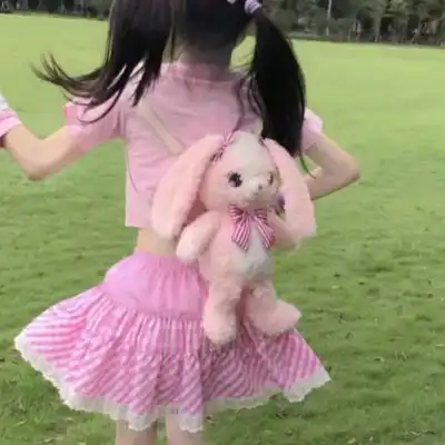 清新绿色森系女生头像真人图片