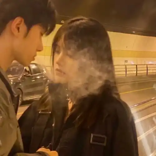 情侣头像慢慢的学会用最温柔的眼光看待所有人.