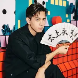 李现和邓伦同演狐妖,一个妩媚一个痞气,两人风格差异大