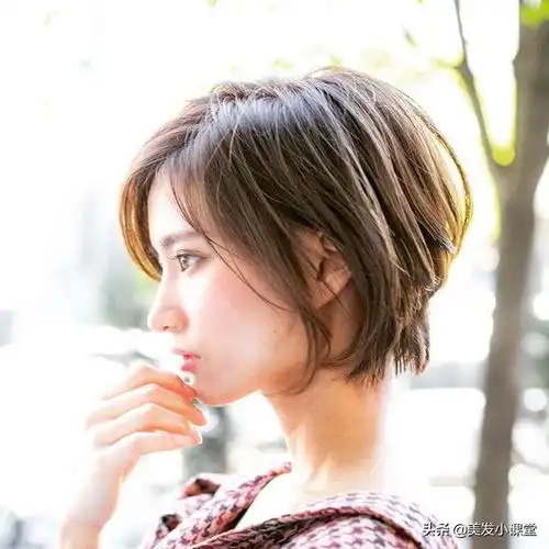 气质型女生短发发型,30岁以后的女性更适合