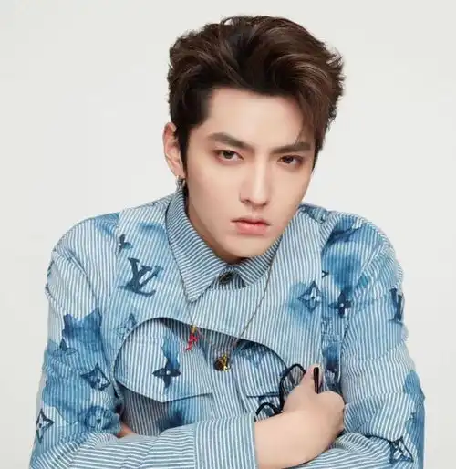 作者海菱怒斥吴亦凡律师经手案件疑点多,被指为捞金成无良帮凶