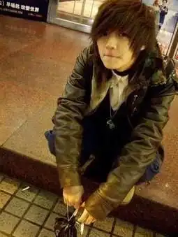 现在男生流行点什么发型呢