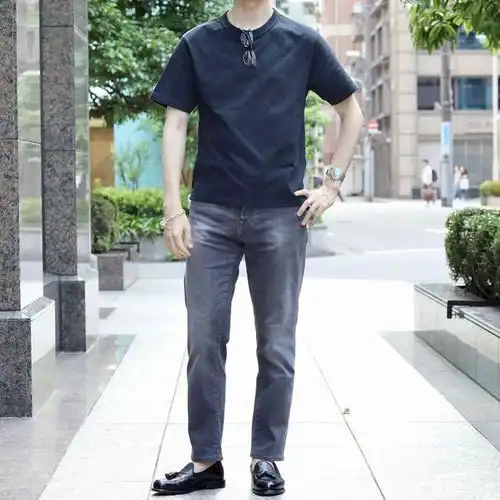 4套男生纯色t恤穿搭,干净利落很帅气