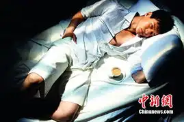 高云翔首尝试浓重烟熏妆裸上身秀肌肉很诱惑