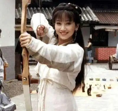 赵雅芝这是我18岁,朱茵这是我的18岁,蔡少芬麻烦都让让