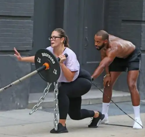 身价最高的大码超模体重200斤,却自信爱笑,不比卡戴珊差