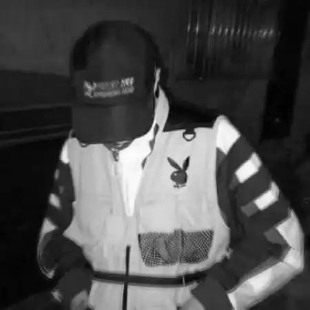 伤感颓废男生头像黑白,原来孤单的还是自己