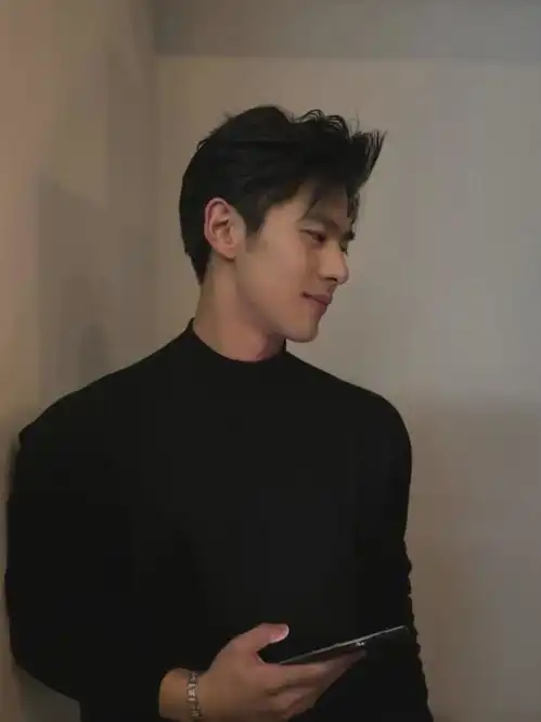 厕所秀肌肉玩这么大简直是许光汉和刘昊然的结合体