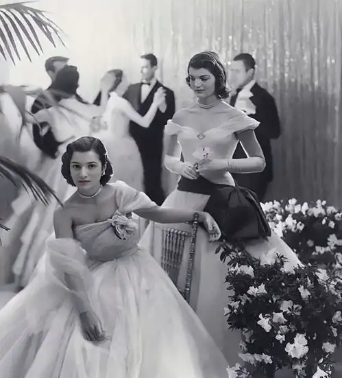 传奇一生的女人丈夫被刺杀,为孩子安全,出嫁大自己28岁的男人