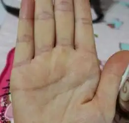 只因这处戴上两戒指,财运极好,旺及三代,长寿之命事业