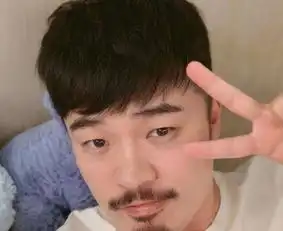 男星从英俊少年到胡渣大叔,莱昂纳多改头换面,胡歌更有男人味