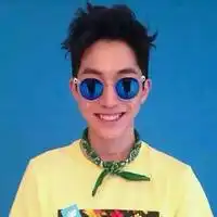 给我一个不用我伸手的拥抱复古风格男生头像