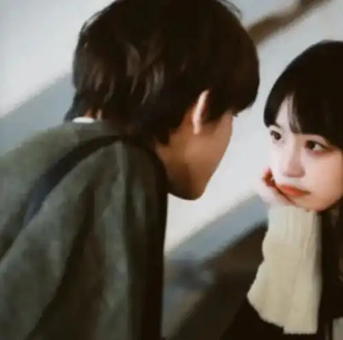 原来他用的是情侣头像