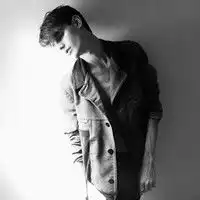 很拽的霸气黑白男生qq头像