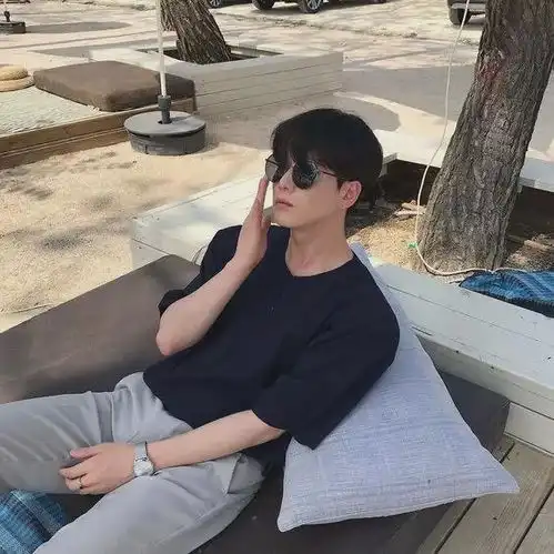 不露正脸的男生拍照姿势,2020年做个温暖的人