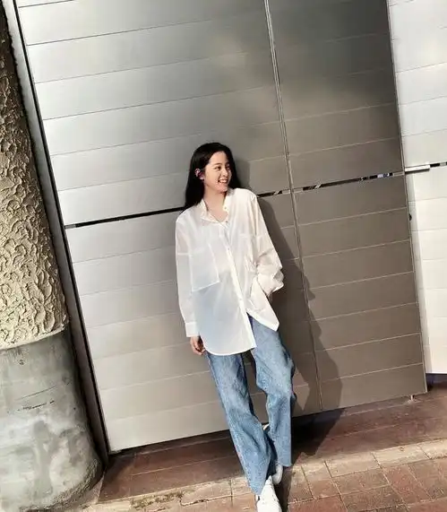 牛仔裤怎么穿才好看学明星们的百变穿搭,时尚又有魅力