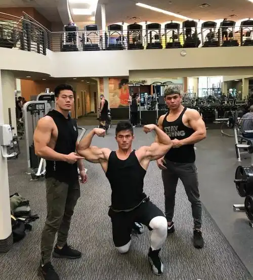 彭于晏变大胸男了其实手臂才是亮点