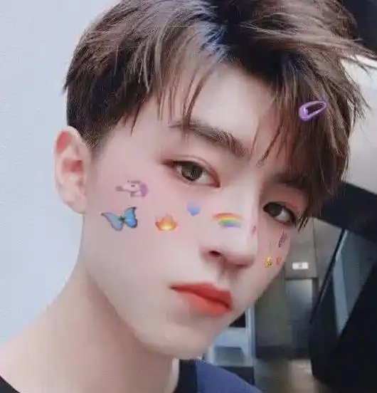 都说鞠婧祎的宣美妆很美,直到看见蔡徐坤的,比原版好看