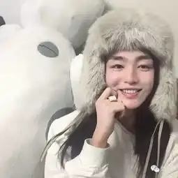 不知道该叫美女还是帅哥