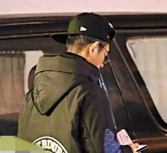 55岁江华近照曝光和刘德华样貌神似这颜值不复出浪费了