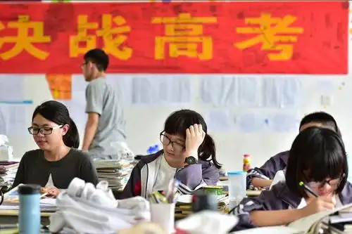 八省联考成绩公布,黑马状元考出逆天分数,苏大强是真的强
