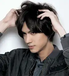 能教教我这个发型怎么弄吗,最后一张是现在发型,大概还有留多久