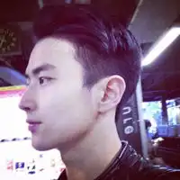 心里带着伤的男生头像我和你走着走着就散了男生头像