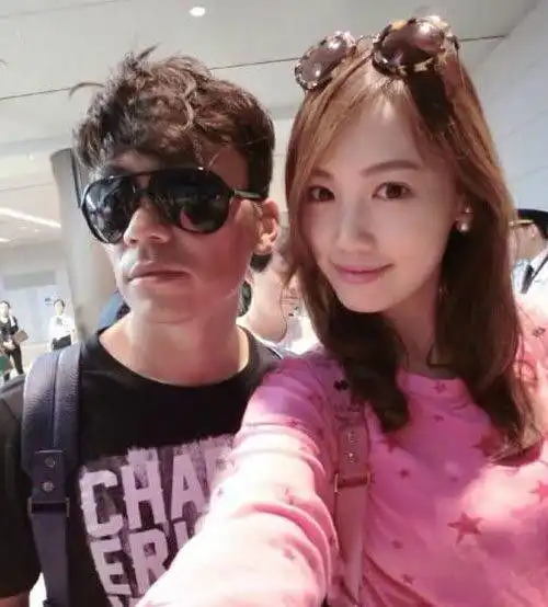 马蓉怒斥罗志祥渣男后秒删,周扬青与王宝强的手段几乎一样