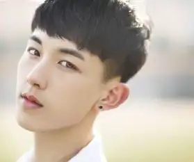 高高瘦瘦的男生剪什么发型好看